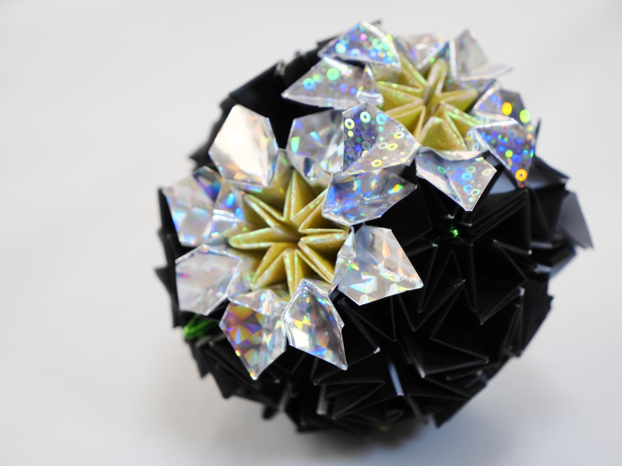 花のくす玉（折り紙）を制作します インテリア、お祝いごと、プレゼントにいかがですか？ イメージ5