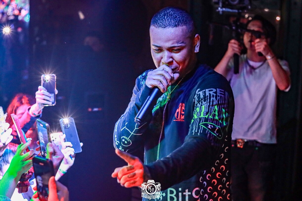 イベント、ライブハウス撮影などを行います 様々な用途に合わせて動画撮影を行って行きます。 イメージ6