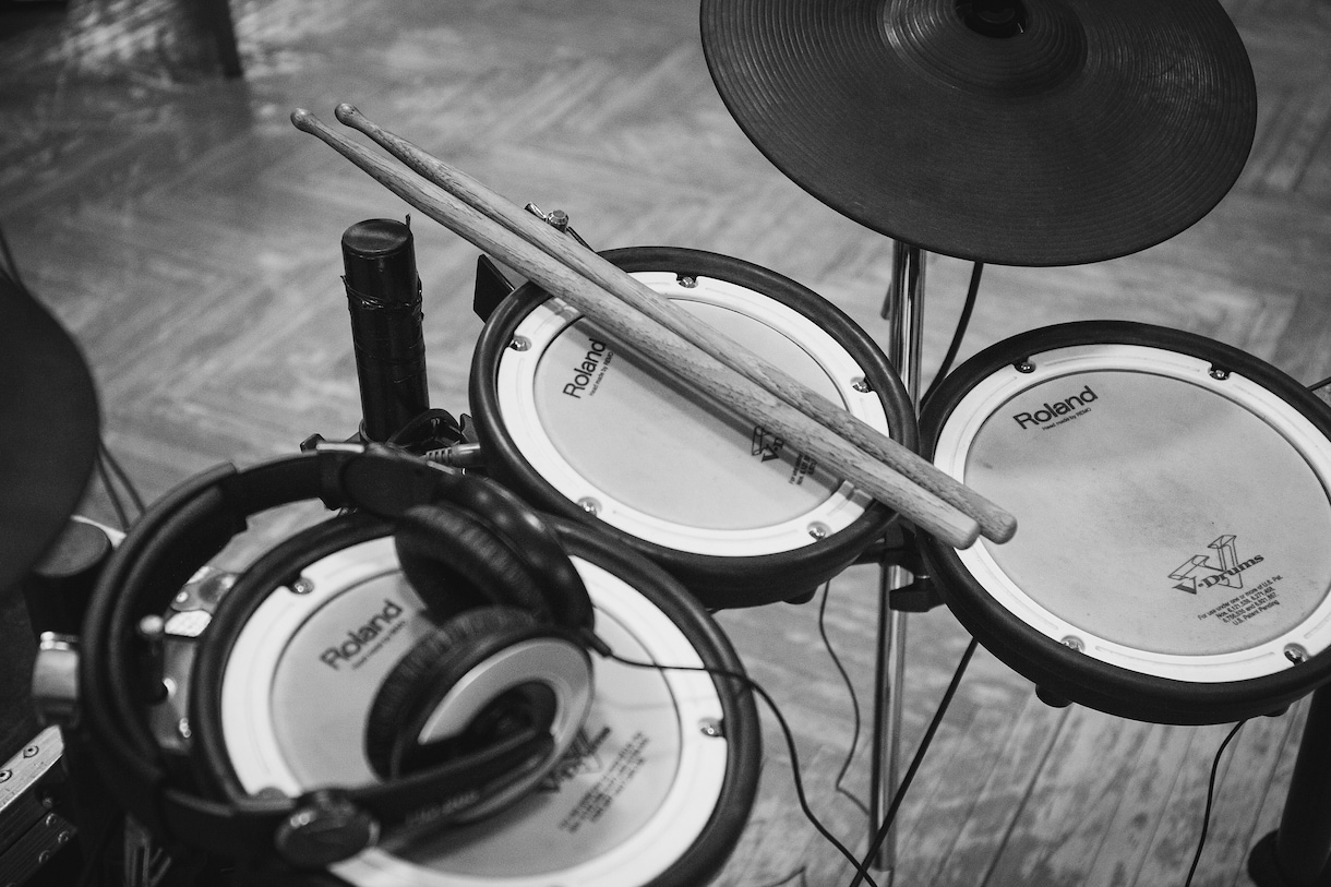 楽曲をまとめ上げるドラムのフレーズを全て考えます ワンフレーズやフルでも！楽曲を華やかにするお手伝いをします！ イメージ1