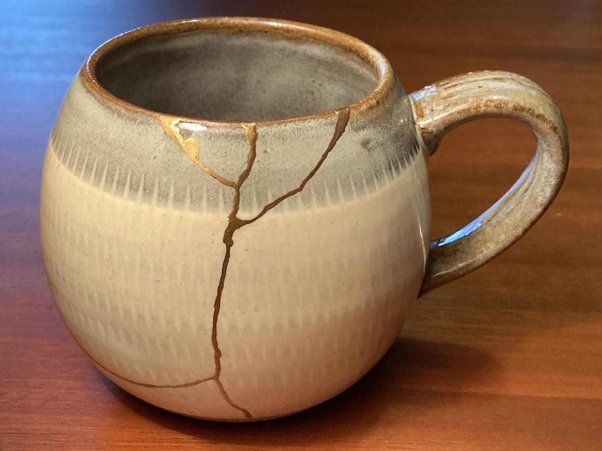 金継ぎで壊れた器の欠け・ヒビ・割れのお直しをします 天然の本漆と金粉・銀粉（丸粉）を使った伝統技法による繕いです イメージ2