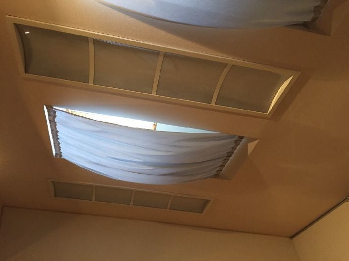 天窓の暑さ対策用に遮熱バーバーカーテン作ります ステンレスグレーがまるで木陰にいるような涼感を体験できます イメージ5
