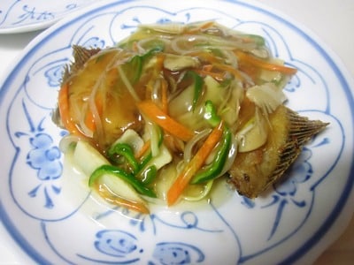 節約レシピ　子持ちカレイで「カレイの野菜あんかけ」「真子の卵とじ」「こうや豆腐と豚肉と落とし卵弁当」 イメージ1