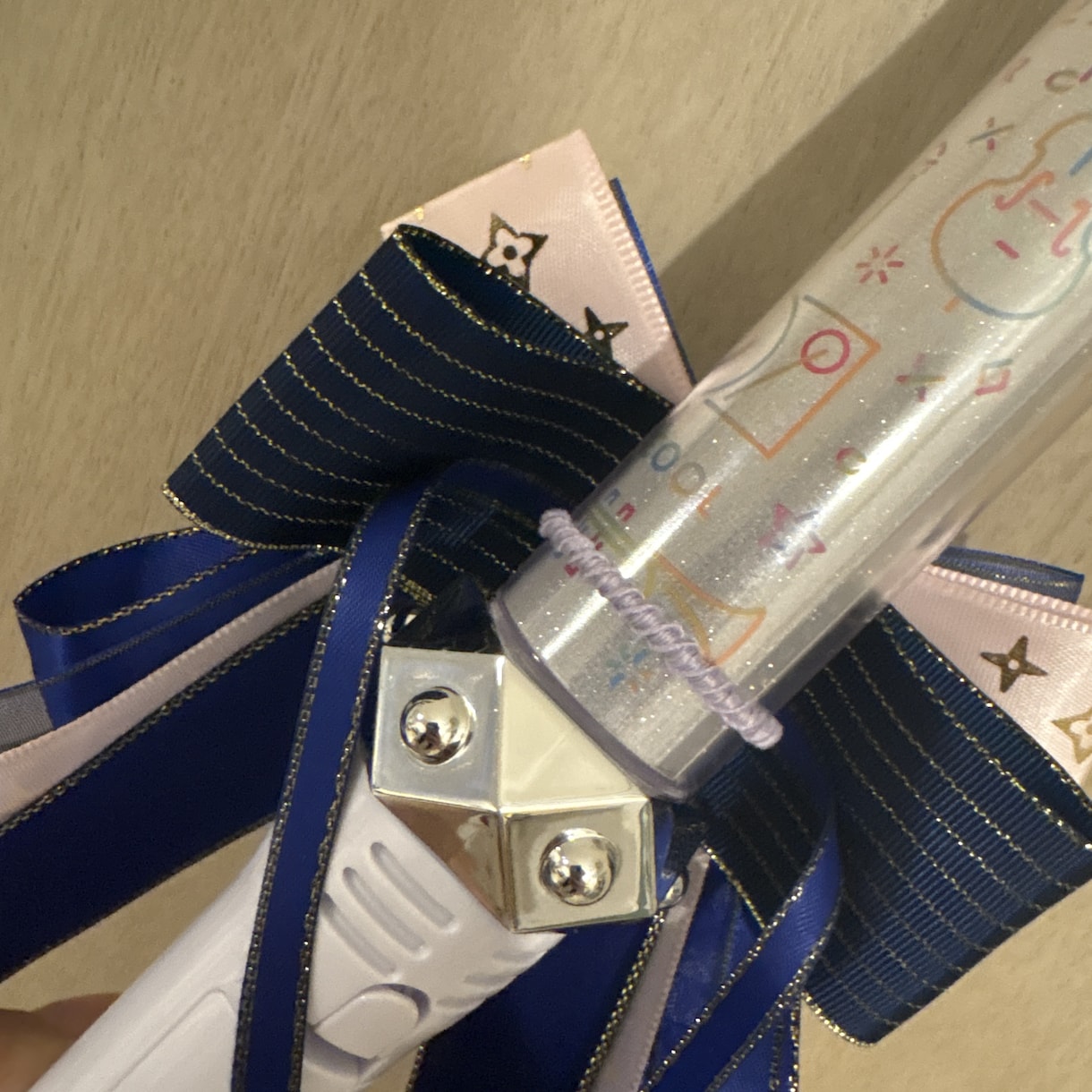 手作りの推し活応援用リボンます ペンライトに装着できるデザインで、推し活で大活躍します！ イメージ3