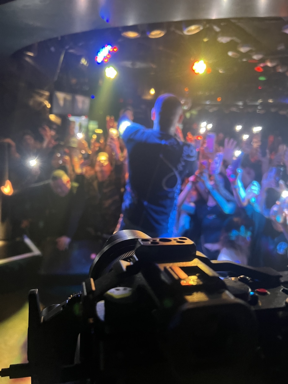 イベント、ライブハウス撮影などを行います 様々な用途に合わせて動画撮影を行って行きます。 イメージ2