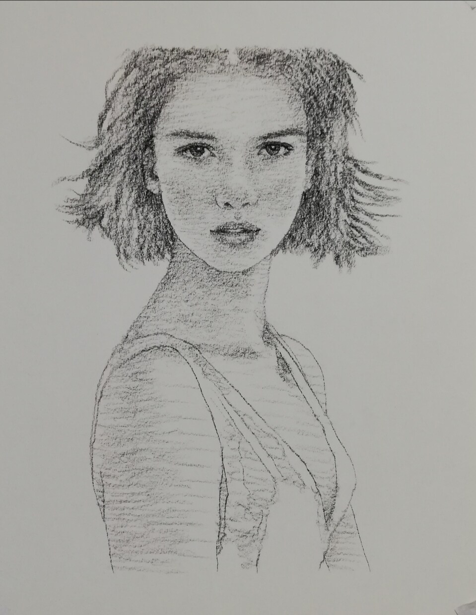 チャコール鉛筆であなたのポートレートを描きます 超写実なリアルとは一味違う優しいタッチの作品です イメージ4