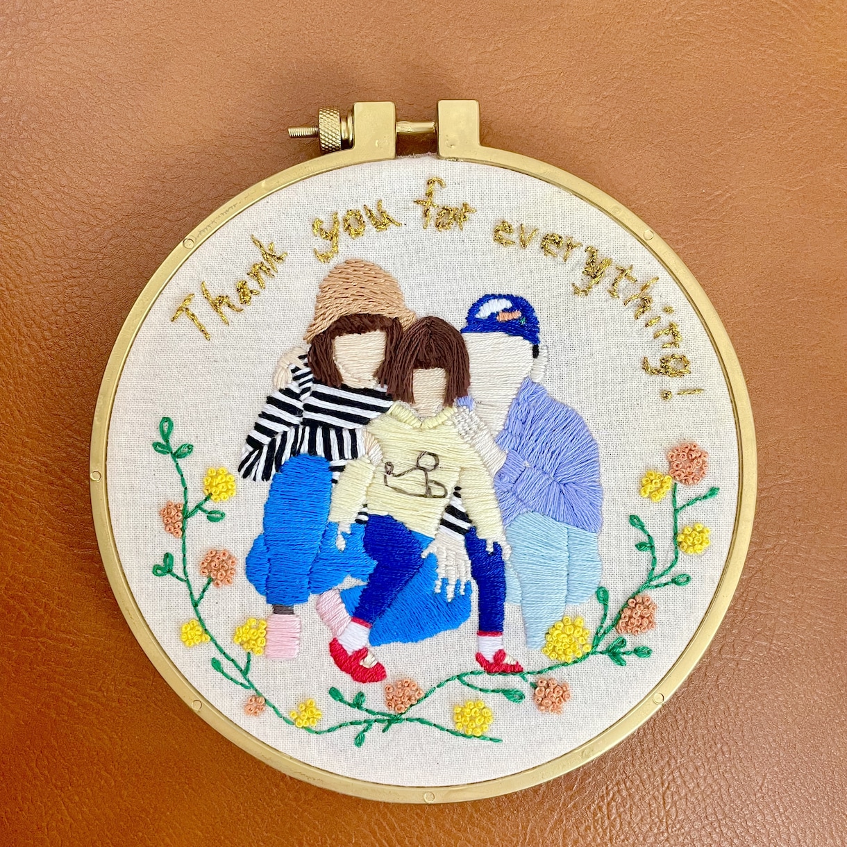 世界に一つだけの両親贈呈品を作ります 家族写真をもとに刺繍のプレゼントを作ります イメージ3