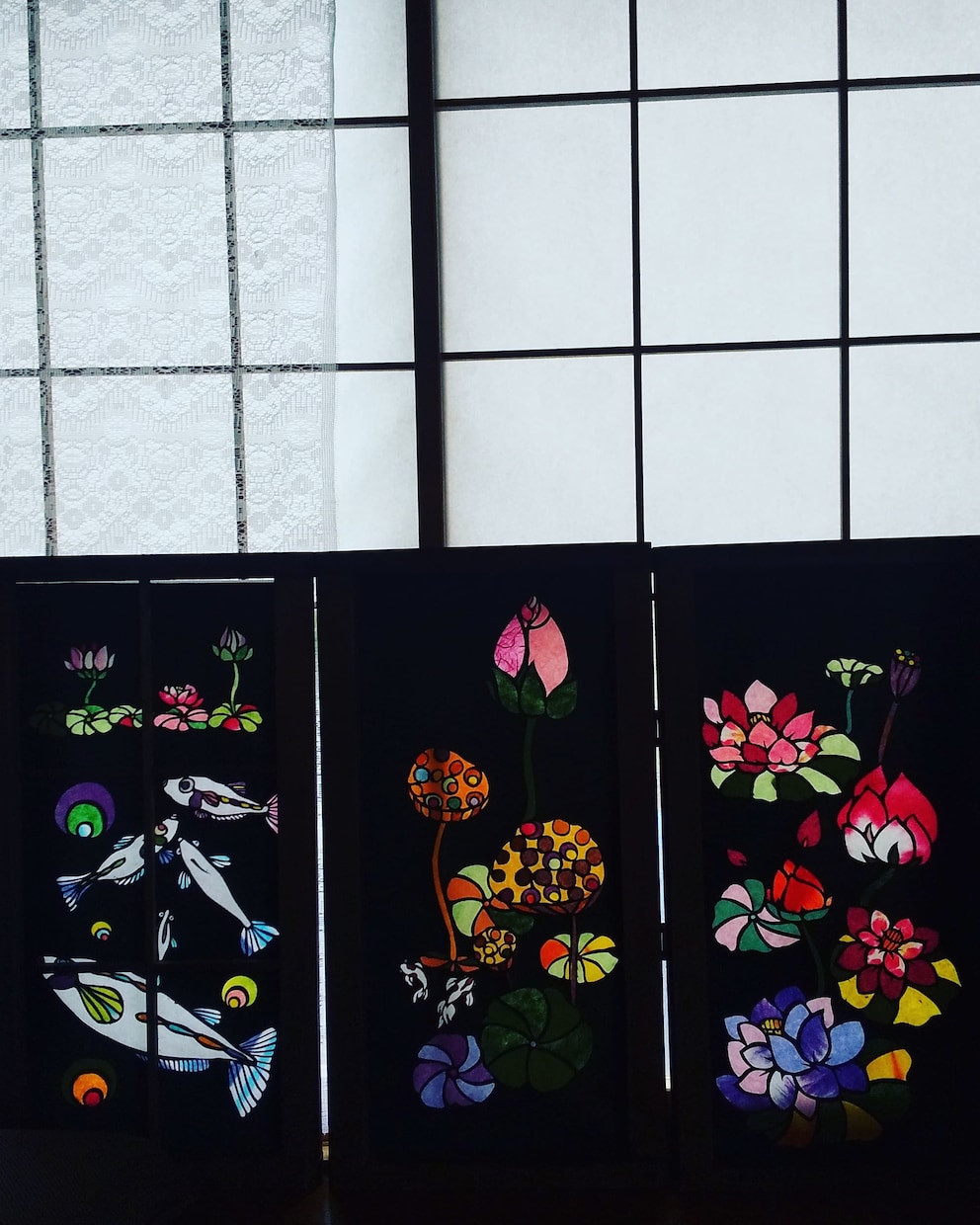 和紙を使った切り絵を作成してます 昼間は切り絵、夜は灯りを入れたら照明としても活用できます イメージ1