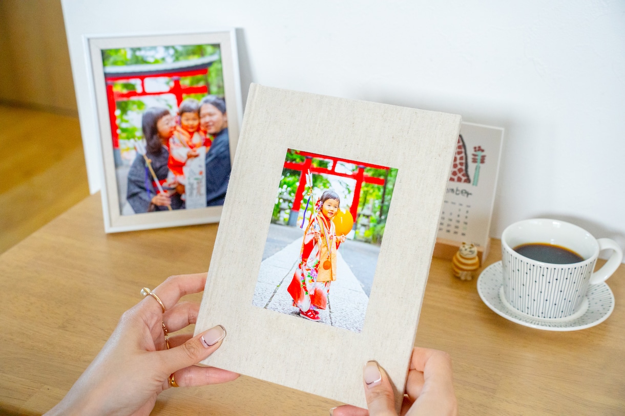 あなたの写真で、手作りのフォトブックを作ります スマホやPCに眠る写真を、かけがえのない一冊に仕上げます。 イメージ1