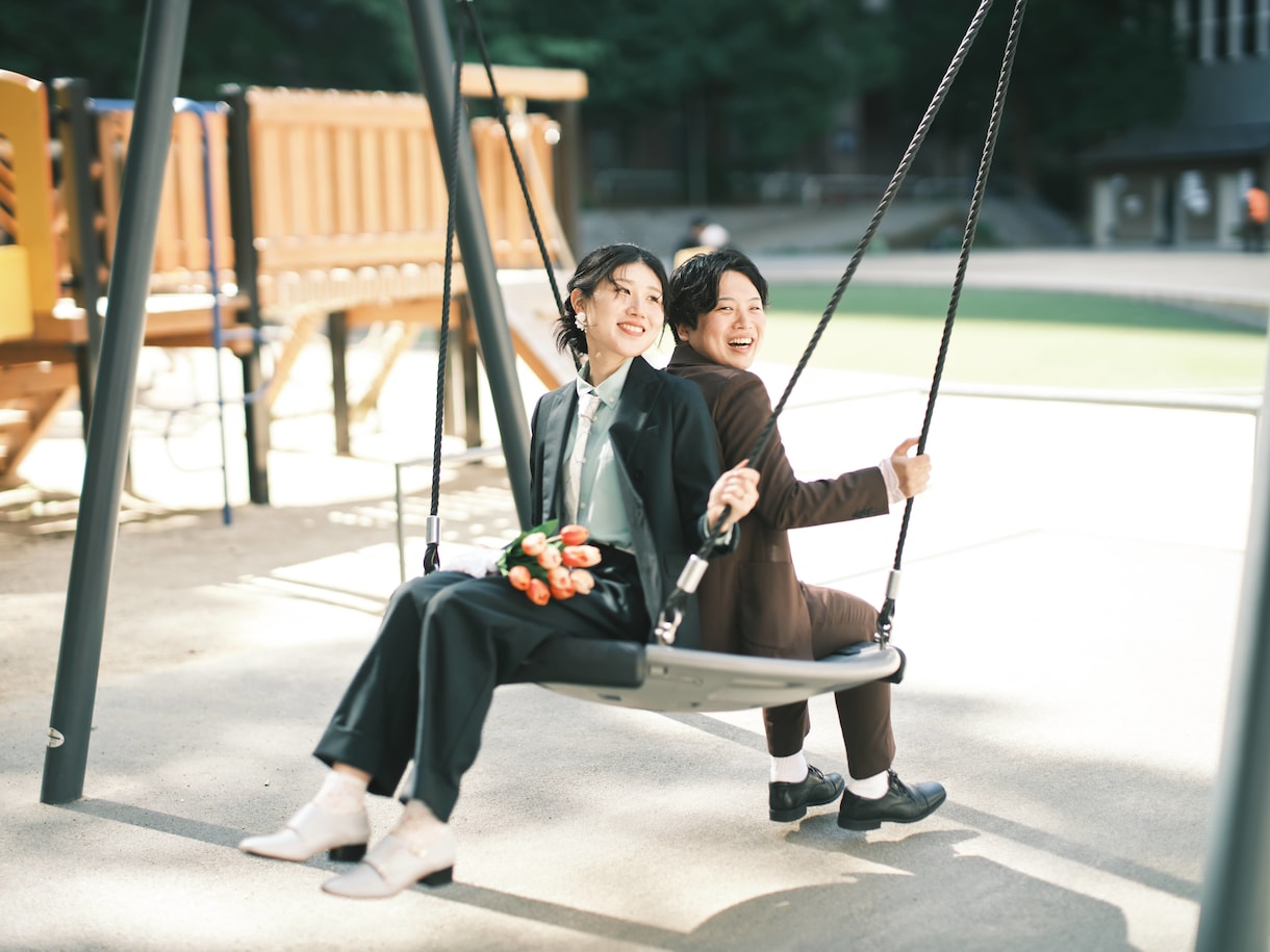ふたりらしさが伝わる前撮り写真を撮影します かしこまらず、ふたりらしい一瞬を。自然な笑顔を残します。 イメージ1