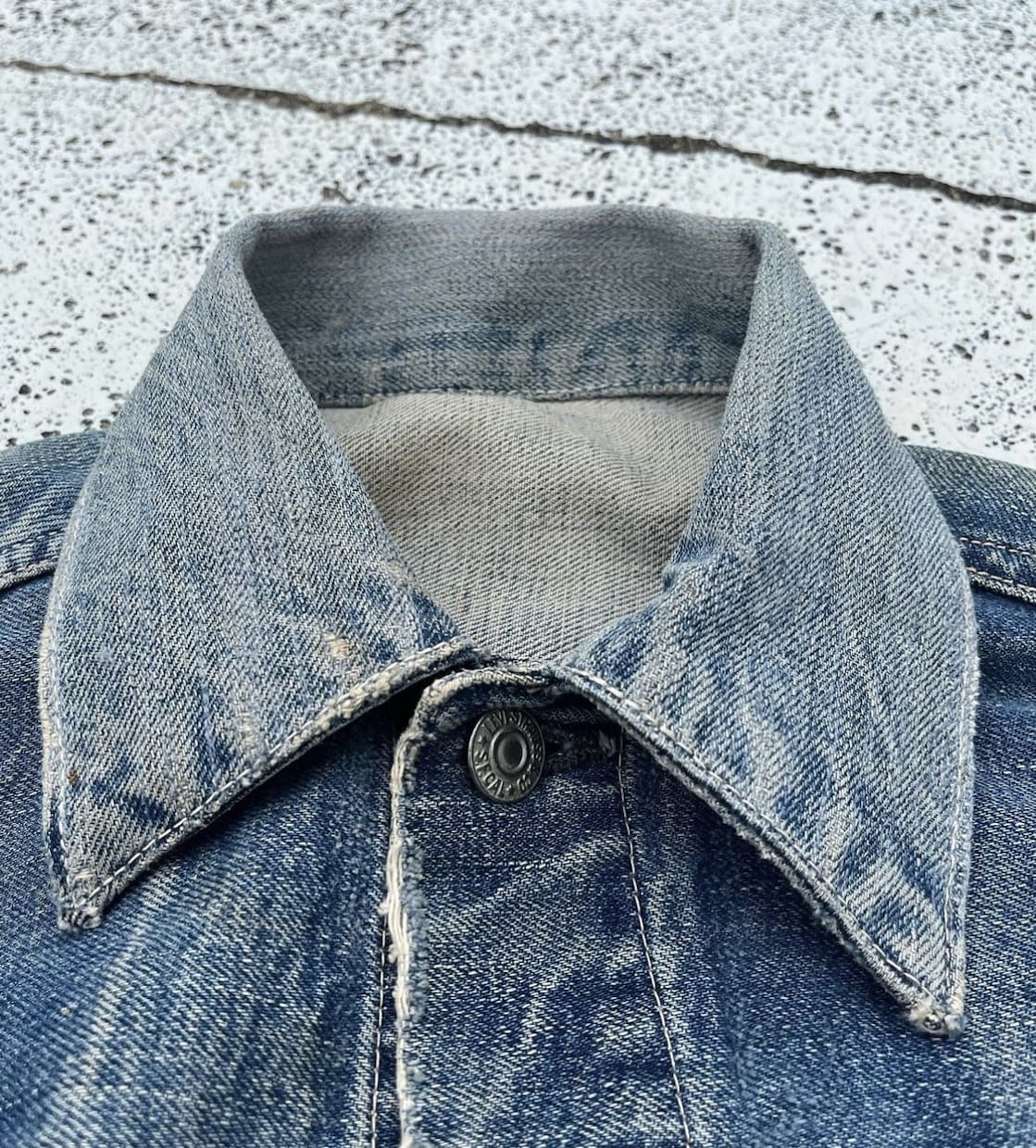 デニムのお直しいたします 雰囲気を活かすリペアを心がけてています。 イメージ2