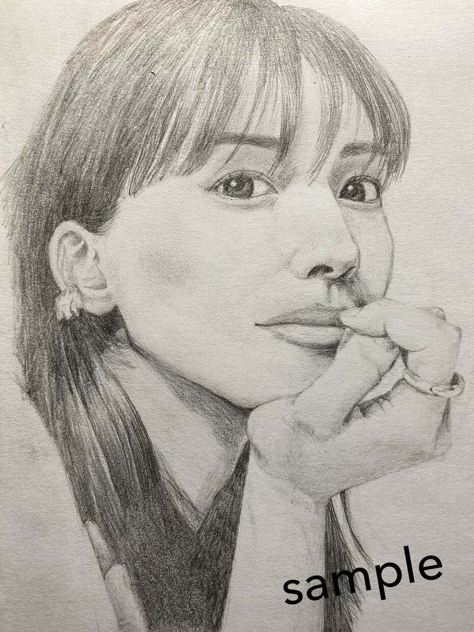 鉛筆でアナログ似顔絵(A5)を描かせていただきます お祝いや記念日などのプレゼントに最適です。 イメージ7