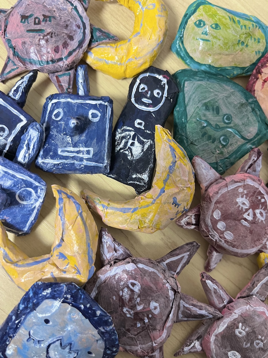 へんてこブローチつくります へんないきものがブローチに！紙でできているので軽いです♪ イメージ1