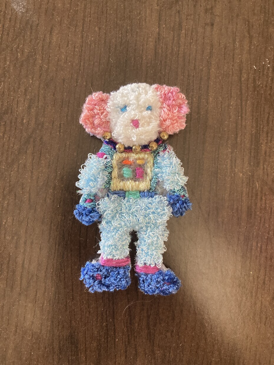 ペットのお顔のブローチ作ります 美大在学中です。デッサン力を生かして丁寧に刺繍します。 イメージ5
