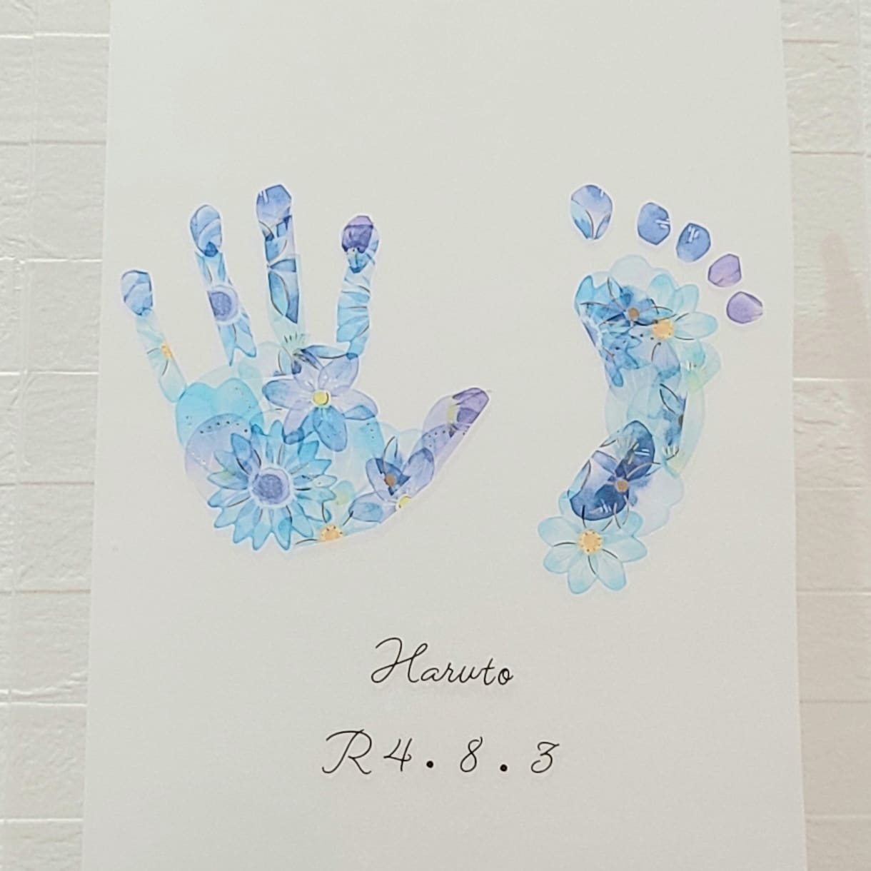 準備は手形足形の写真だけ！お花でアートを作成します 大切なお子様の可愛い手形足形をオシャレな形で残しませんか？ イメージ1
