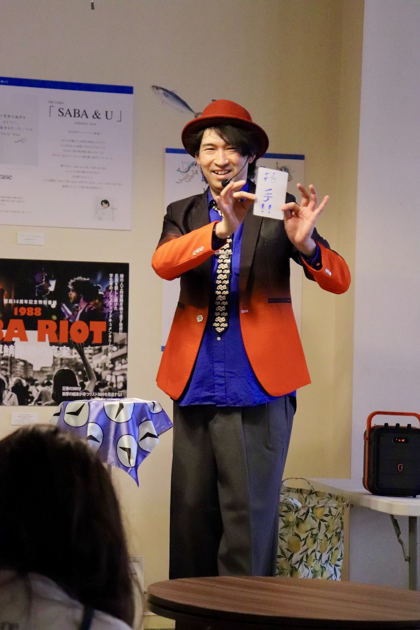 コミカルテーブルマジックで笑いと笑顔をお届けします お誕生会、パーティ等の記念日に魔法使いが笑顔と笑いを届けます イメージ4