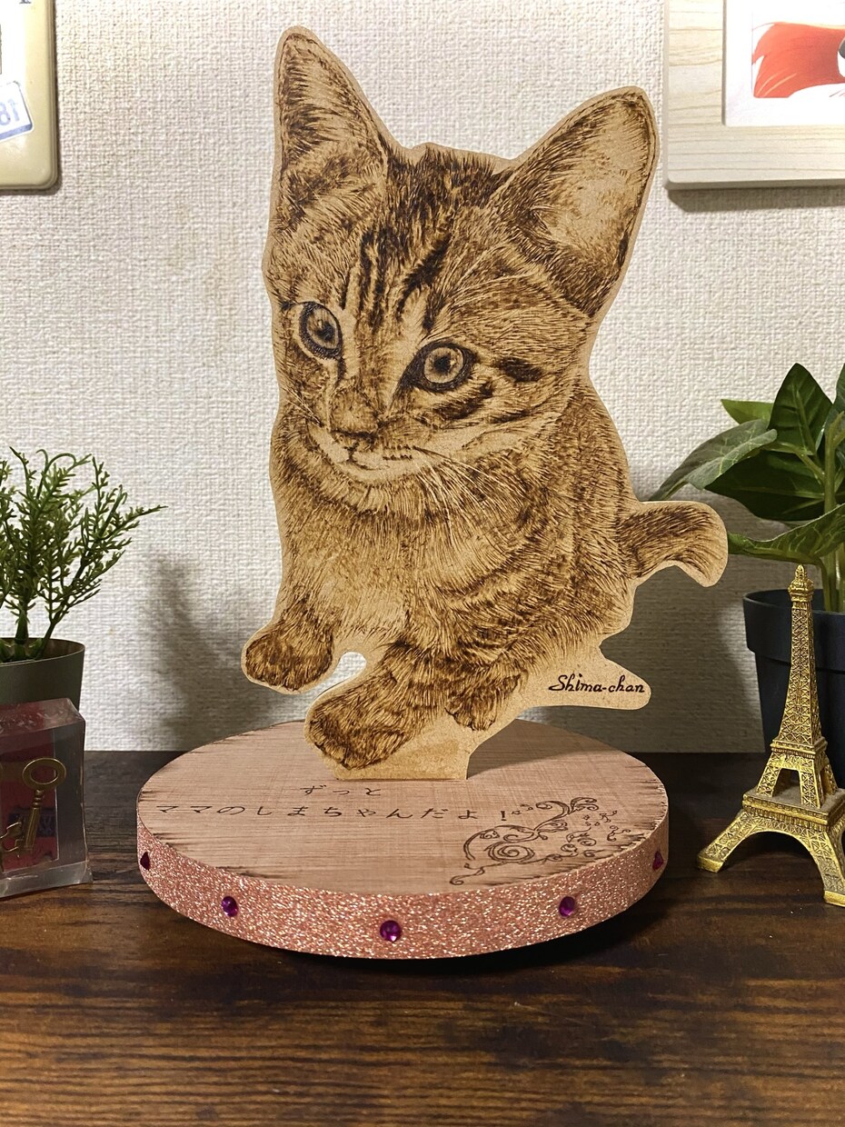似顔絵やイラストなどご依頼を承ります ウッドバーニングとは木を焦がして描くユニークなアート作品です イメージ3