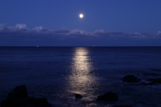 眠れない夜に、そっとお話します ゆったり、くつろぎながら、夜中トークをしましょう イメージ3
