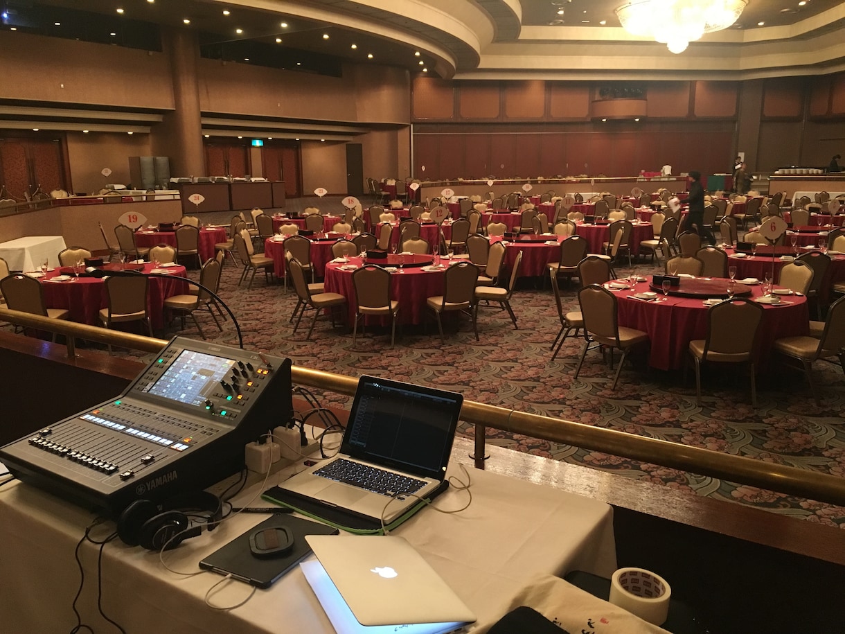 カフェライブ、講演会などのPA音響プラン承ります 小規模なライブ、講演会などの音響のプランニングを承ります。 イメージ3