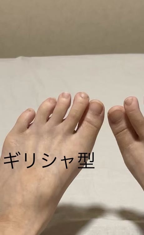 57歳。足の写真・足指の写真素材提供します 「ギリシャ型の足長めの足指など足の形が分かる写真を提供します イメージ2