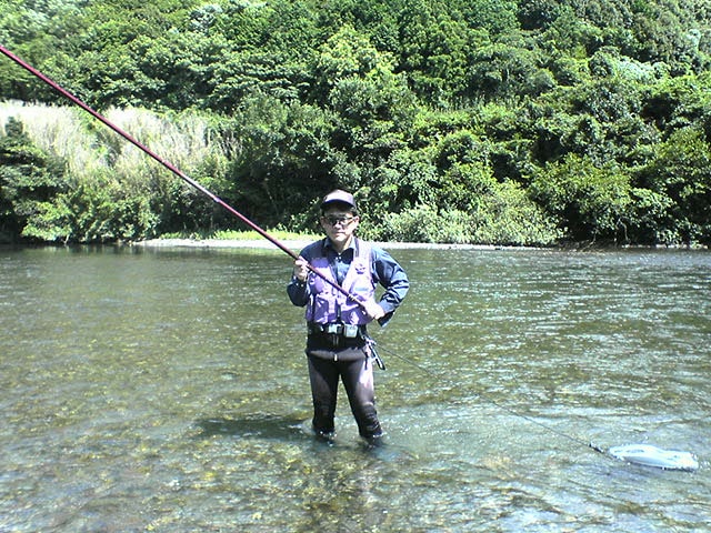 鮎釣りで1日２０匹以上釣れるテクニックを伝授します なかなか鮎が釣れないという方、ご相談下さい。 イメージ3