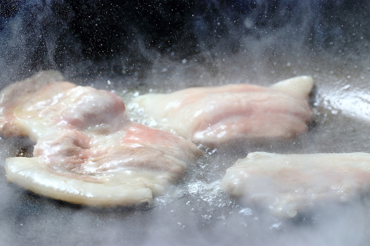 割烹調理人が調理、盛り付け、撮影します シズル感たっぷりの料理を多灯ライティングで撮影します イメージ8