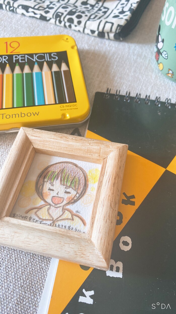 色鉛筆でゆるく可愛い似顔絵を描きます 【フレーム付き・郵送料込み】誕生日や記念日のプレゼントに イメージ4