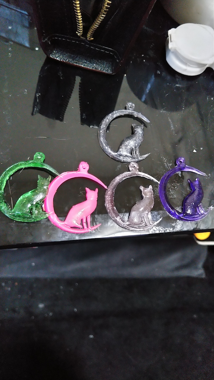 レジンでアクセサリーを作ってます 星、月、猫ちゃんメインで作成しております！ イメージ6