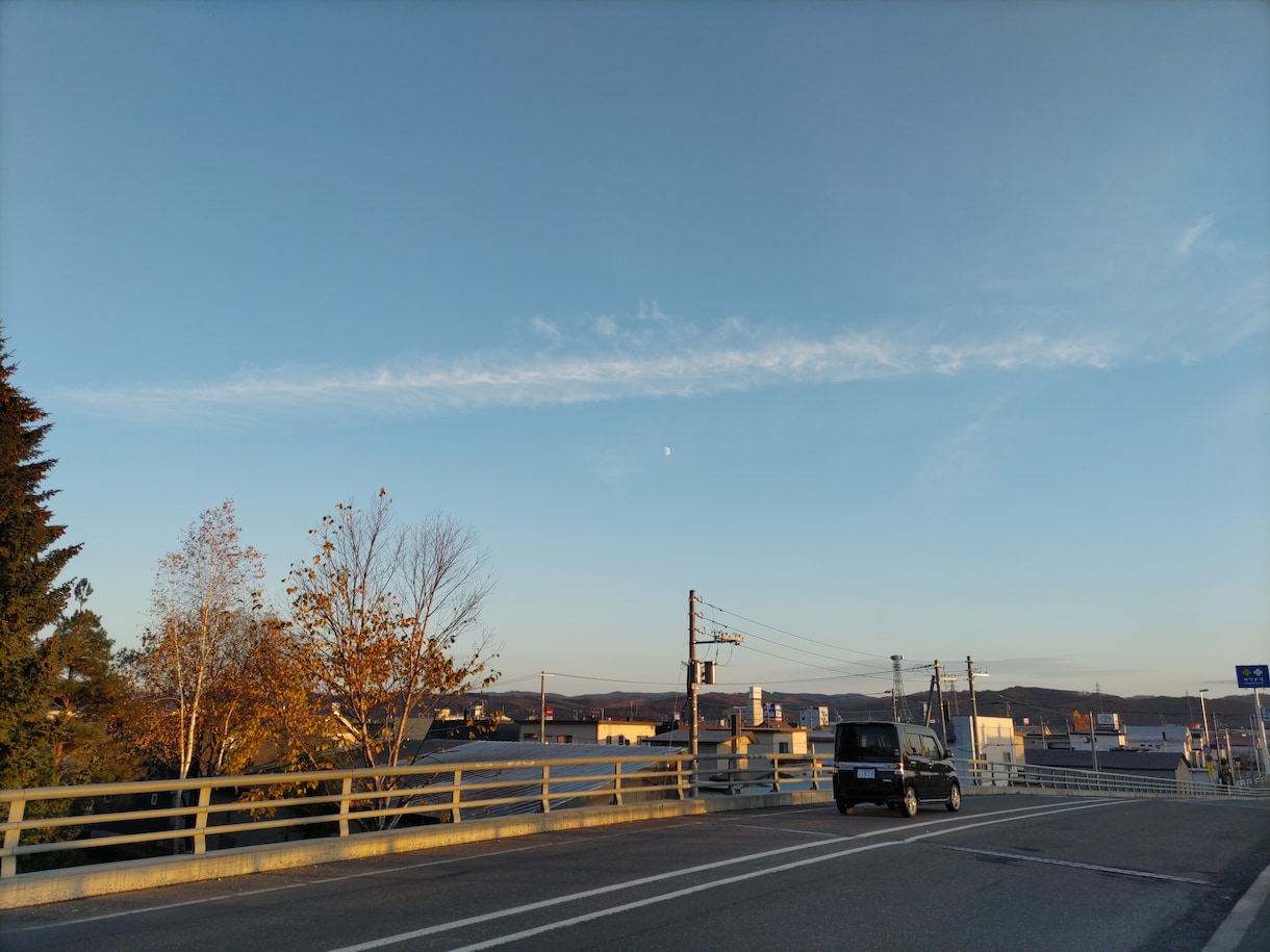 お話しをお聞きしたり歌を歌ったりします 年齢に関係なくどなたのお話しも聞いちゃいます。 イメージ2