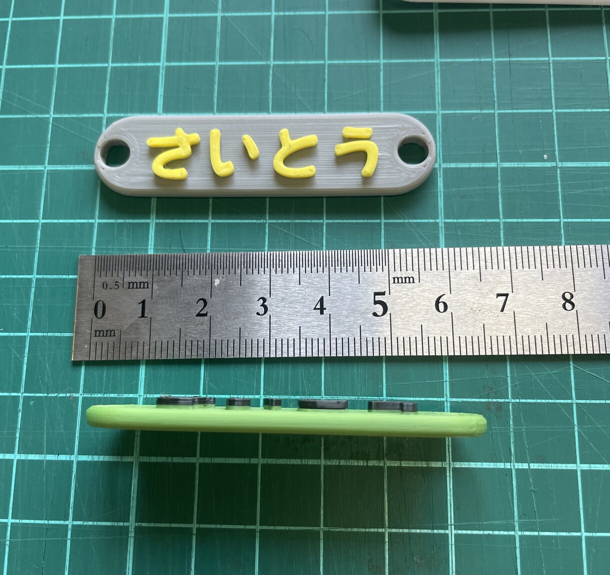 3Dプリンターでオリジナル名札が出来ます 色は31色から選べます。背景色と文字色 イメージ3
