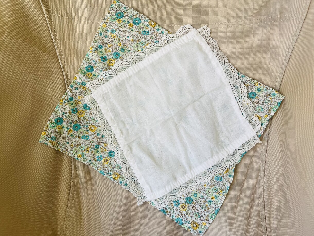 手作りの刺繍します ハンカチにお花や小物の刺繍します。長く愛されるお守りに。 イメージ1