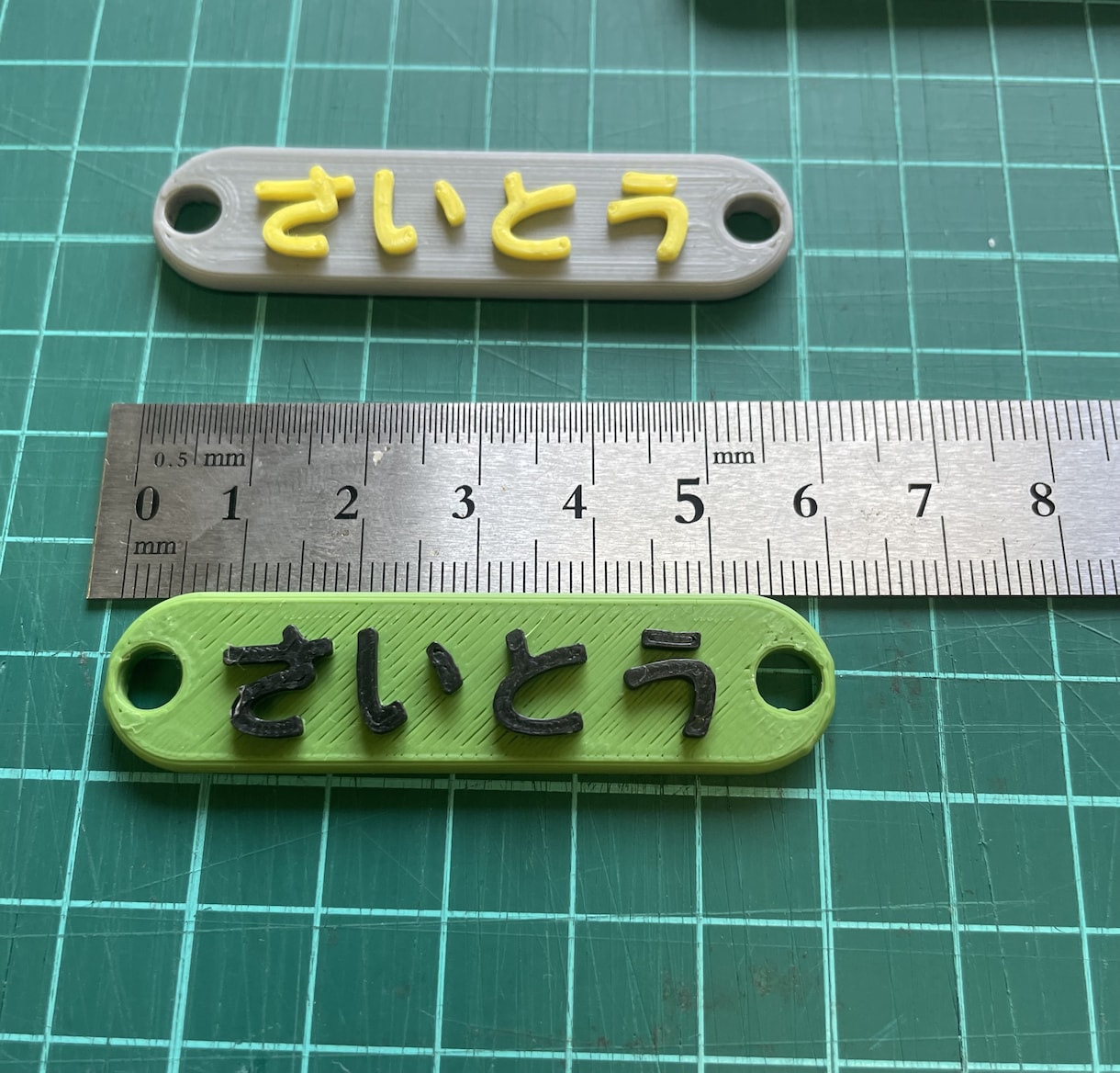 3Dプリンターでオリジナル名札が出来ます 色は31色から選べます。背景色と文字色 イメージ2