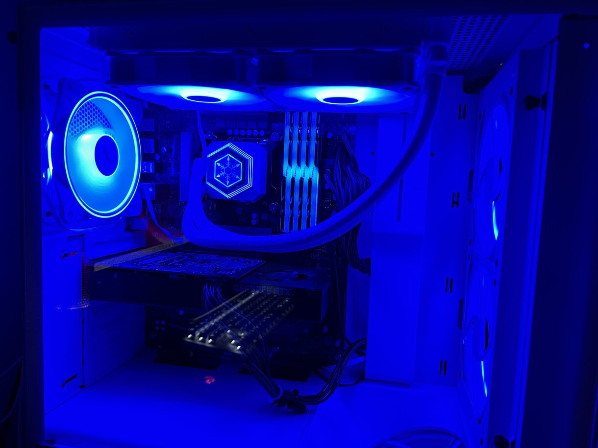 見た目性能ともに理想のPCをお作りします 仕事もゲームも最高効率で！複数台も受け付けております！ イメージ2