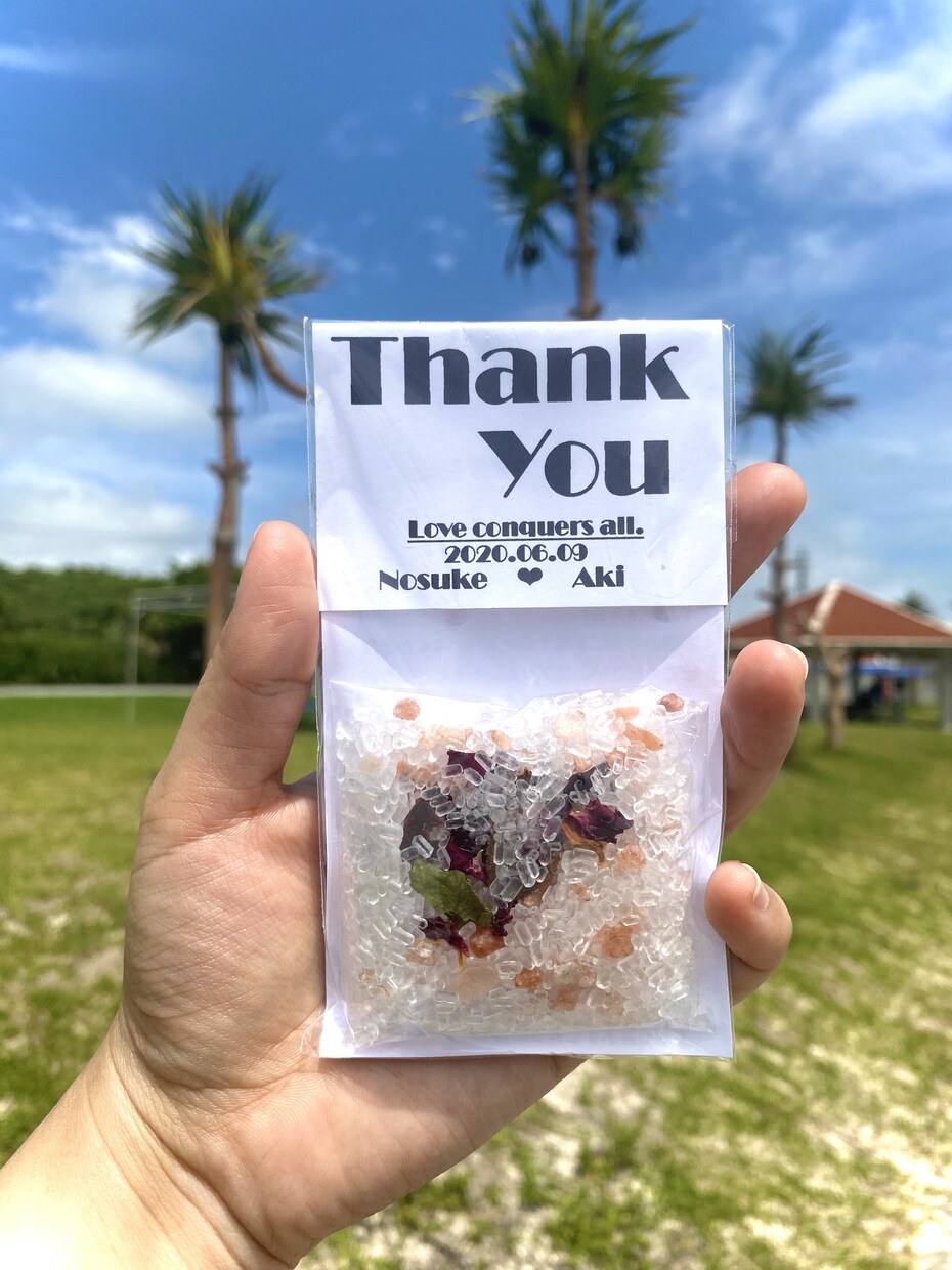 結婚式等のプチギフト作ります 花びら入りアロマバスソルトを感謝を込めたプチギフトに。 イメージ5