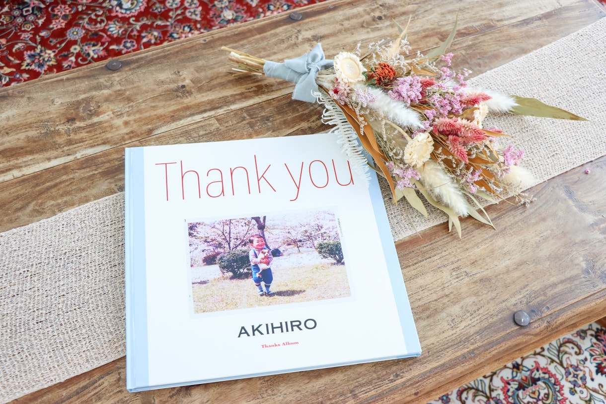 親への感謝の気持ちをアルバムにします 両親へのサンクスアルバム。結婚式の贈答品としても大人気です イメージ1