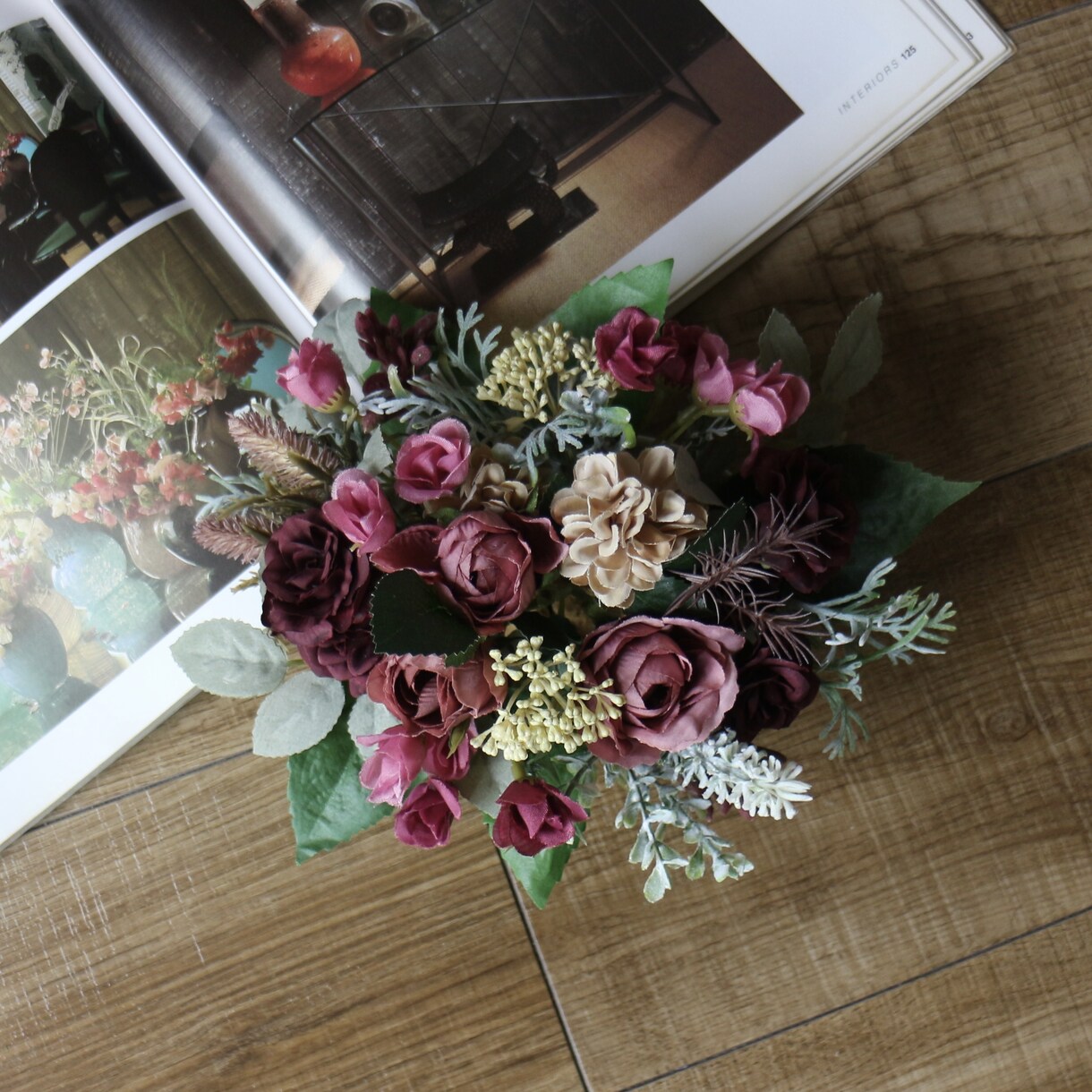 造花で結婚式のテーブルアレンジ作ります 生花禁止の会場にも最適です。カラー、花材等ご相談ください イメージ7