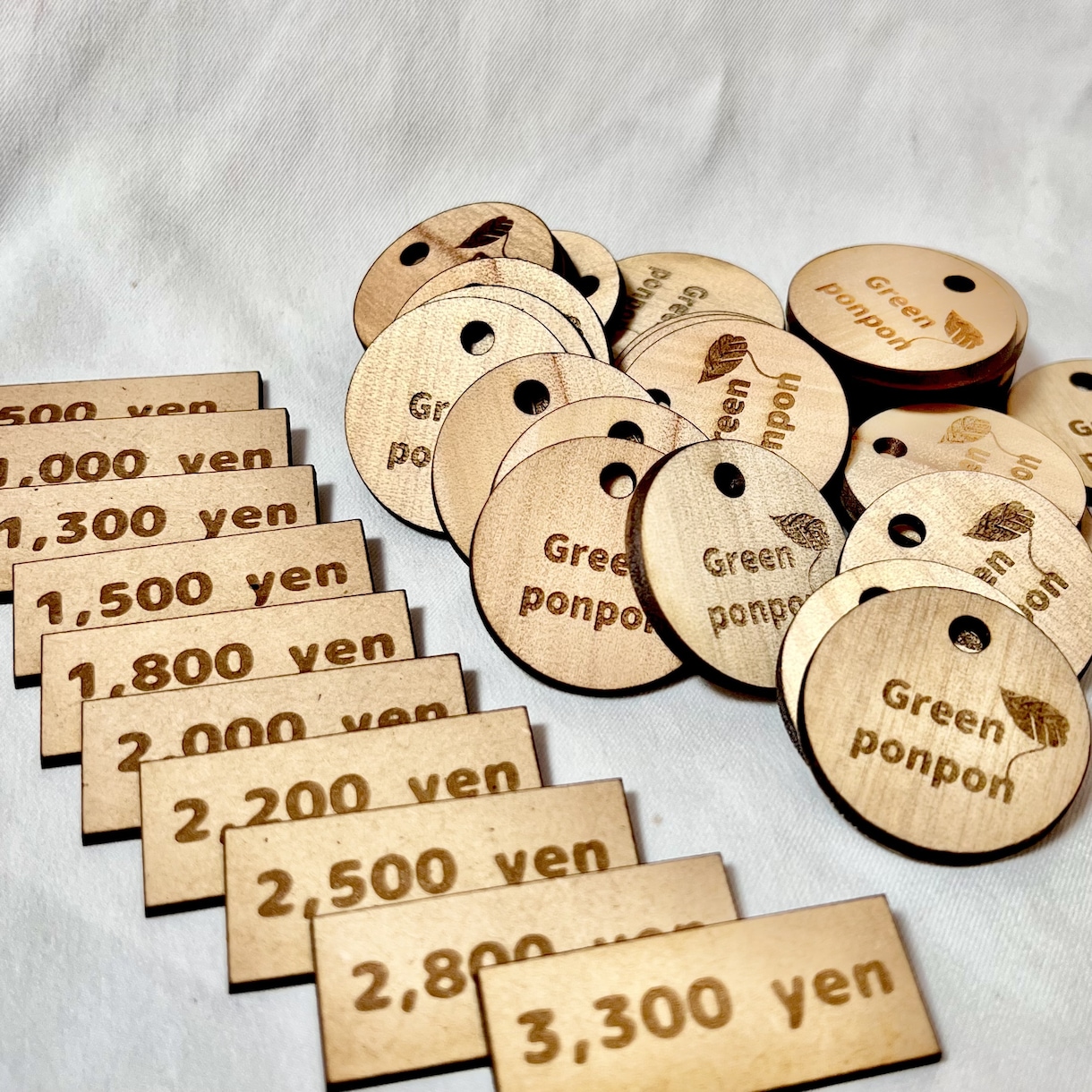 脱素人感！木製オリジナルショップタグを作ります 木製タグにショップ、自社ロゴを刻印して商品の高級感を高めます イメージ1