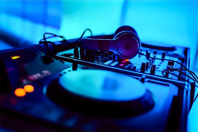 10〜40秒のBGMを作曲いたします YouTubeのオープニングやクロージング曲に如何ですか？ イメージ1