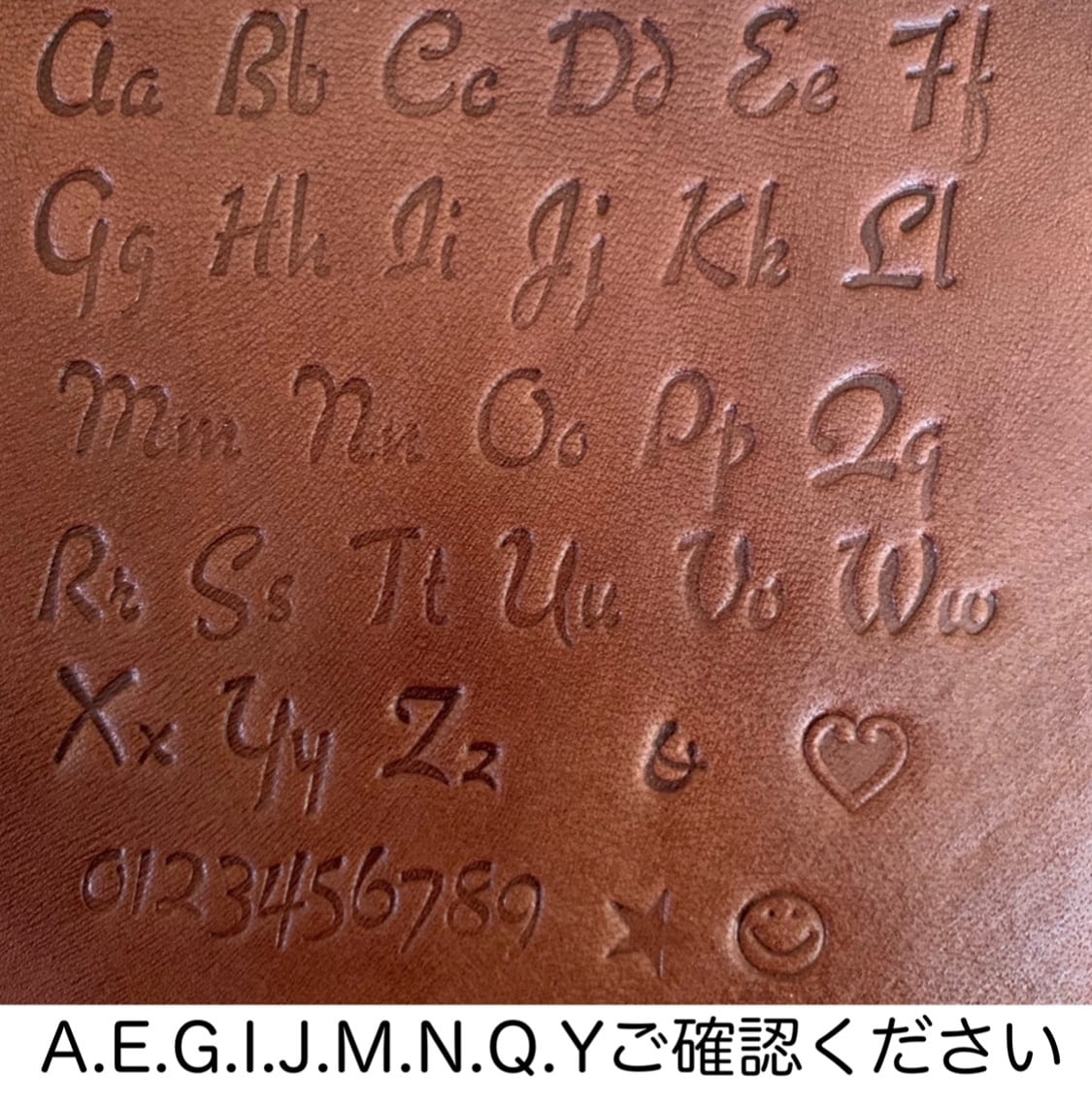 名前を刻印した本革のメガネ置きの作ります 父の日ギフトに！名入れで特別感⭐︎実用的で喜ばれる逸品 イメージ6