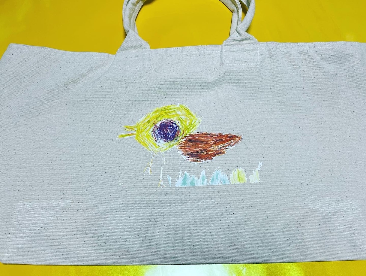 お子様が描いた絵をトートバッグにプリントします お子様の思い出の絵画をオリジナルトートバッグ イメージ1