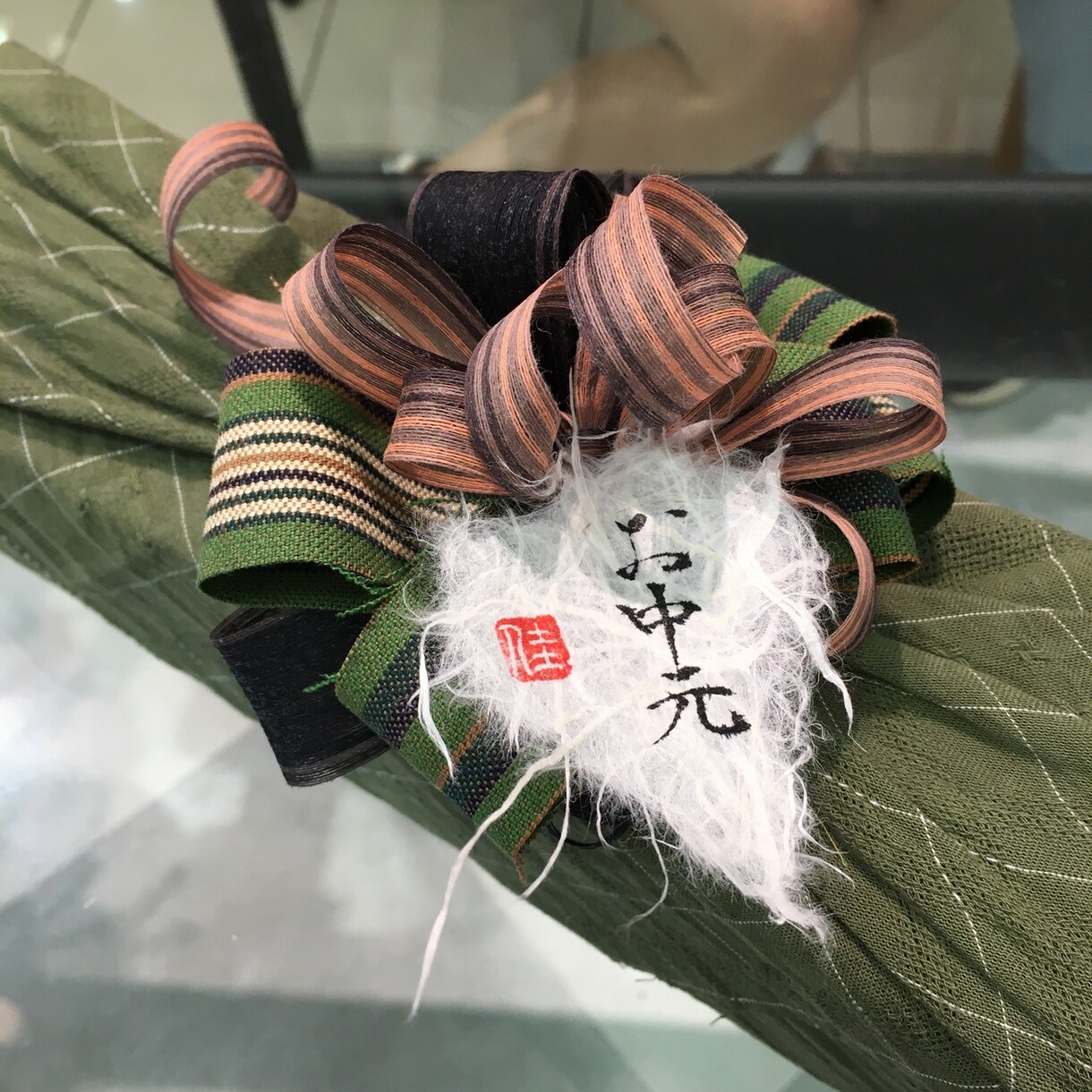 オリジナルご祝儀袋作成します 生地と糸のリボンの世界に一つのご祝儀袋と表書き。 イメージ1