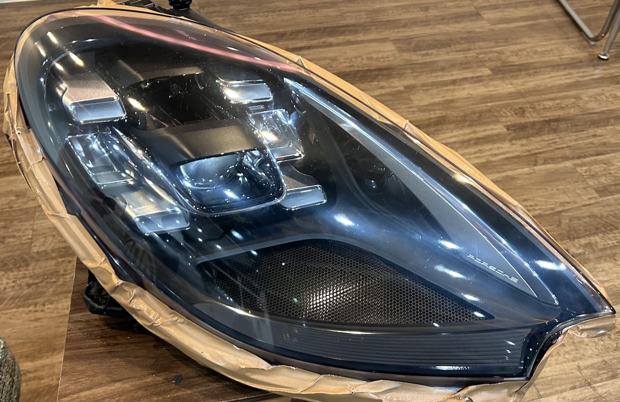 愛車のヘッドライト、キレイにします 黄ばみやクラック除去出来ます！ イメージ2