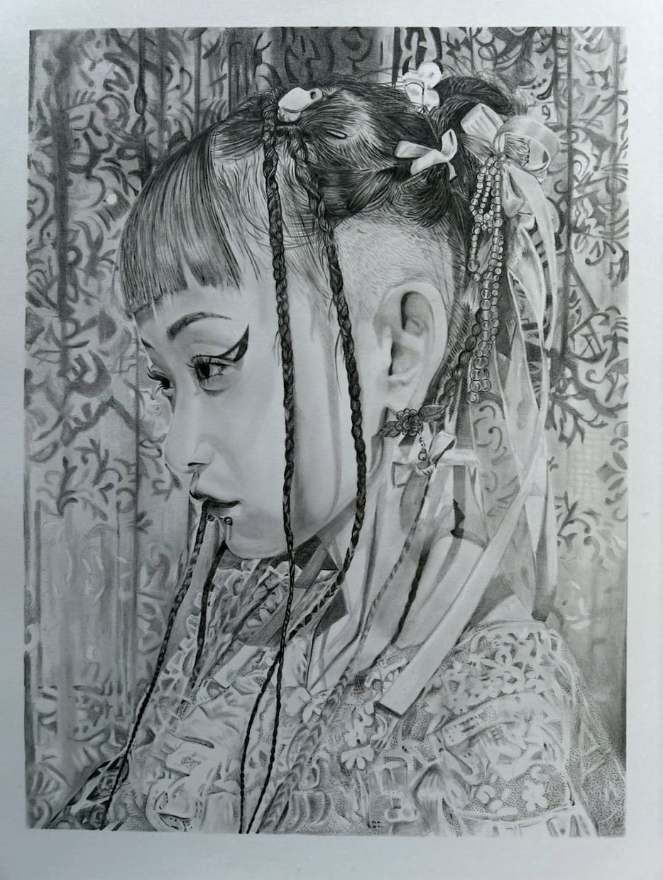 鉛筆画で人物の似顔絵を手描きで作成を致します 画像をもとに手描きの似顔絵描きます。一点もので原画送ります イメージ1