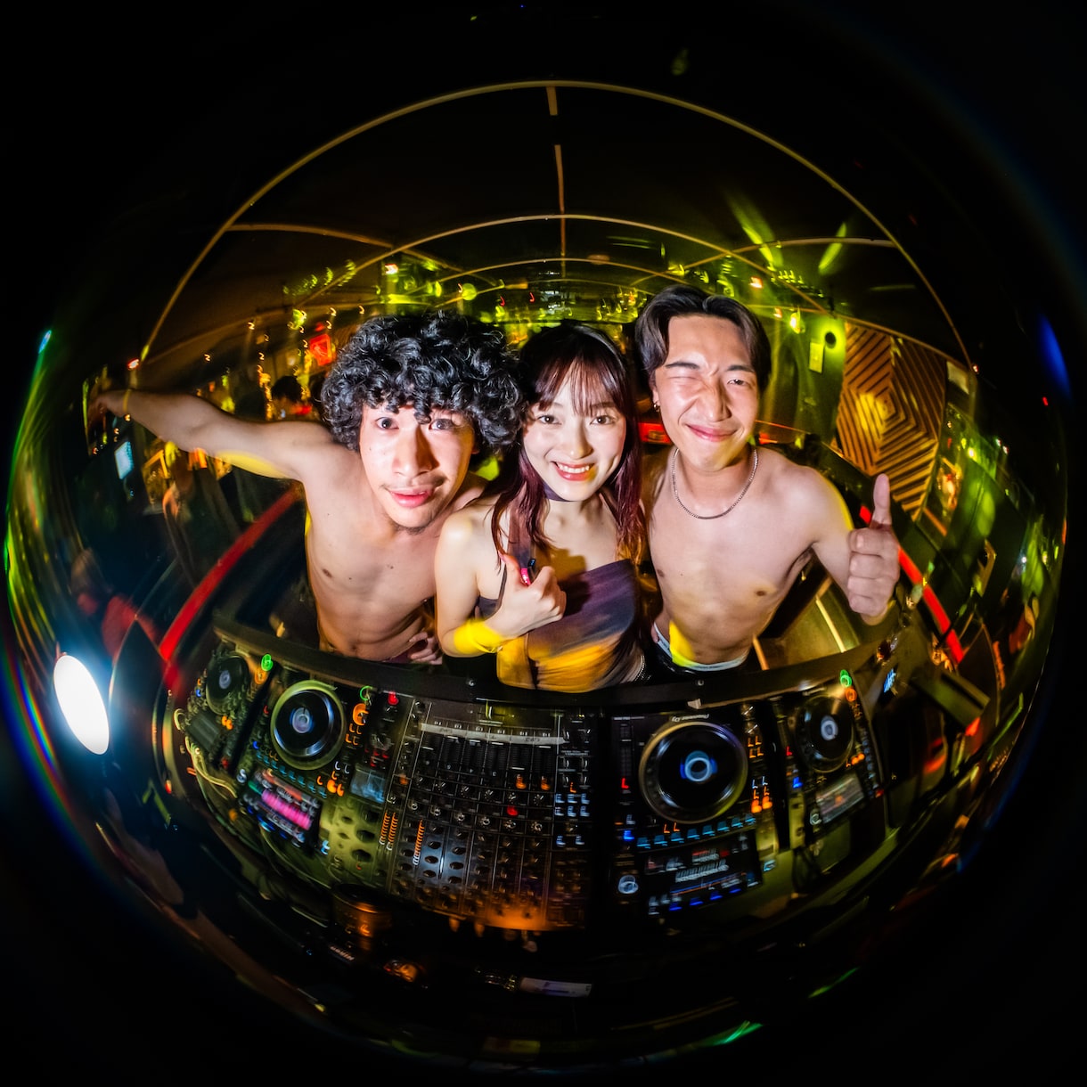 他と差がつく！魅力を引き出すアー写撮影いたします 1億画素で自然体からインパクトまで、納得の一枚をプロが撮影！ イメージ1