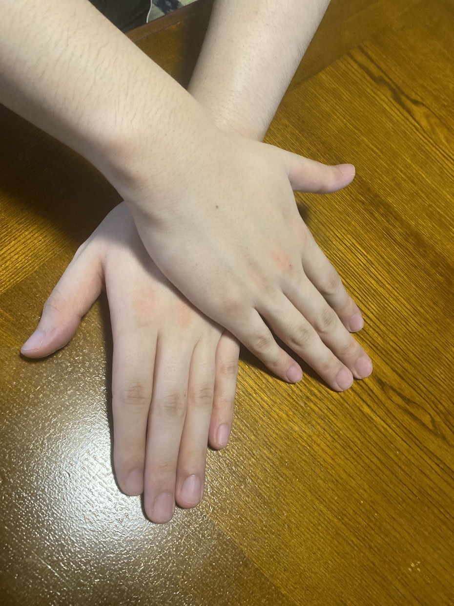 男性バンドモデル(手タレ)をします 画像素材、男性の手を参考にしたいなどなど何でもどうぞ イメージ2