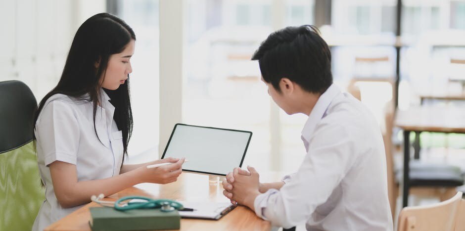 アメリカ人妻と日本人旦那の2人で翻訳します ネイティブと日本人2人で翻訳するので自然な英語に仕上がります イメージ1