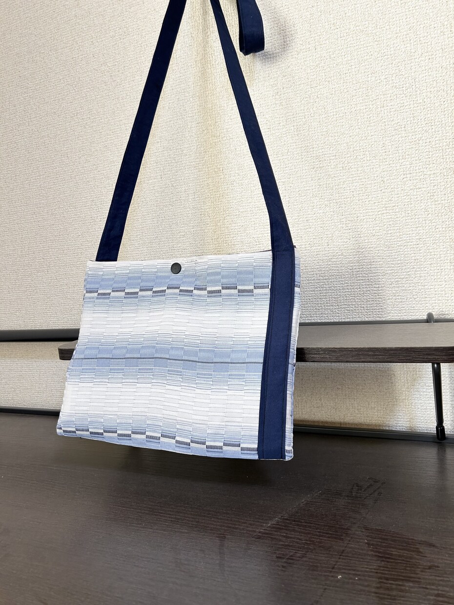 着物を使用してます ウィップバッグ持ち手を好きな長さで結ぶ イメージ1