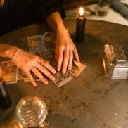 恋愛のお悩みをタロットカードで占います お相手の気持ちやあなたの本当の気持ちを読み解きます イメージ2