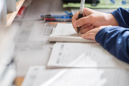 志望校合格に向けた学習計画を作成します 志望校合格までの最短ルートを一緒に考えます。 イメージ1