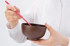ポイントは3つで 正しいお箸の持ち方ができます 「何度注意しても直らない…」 イライラせずに解決しませんか？ イメージ6