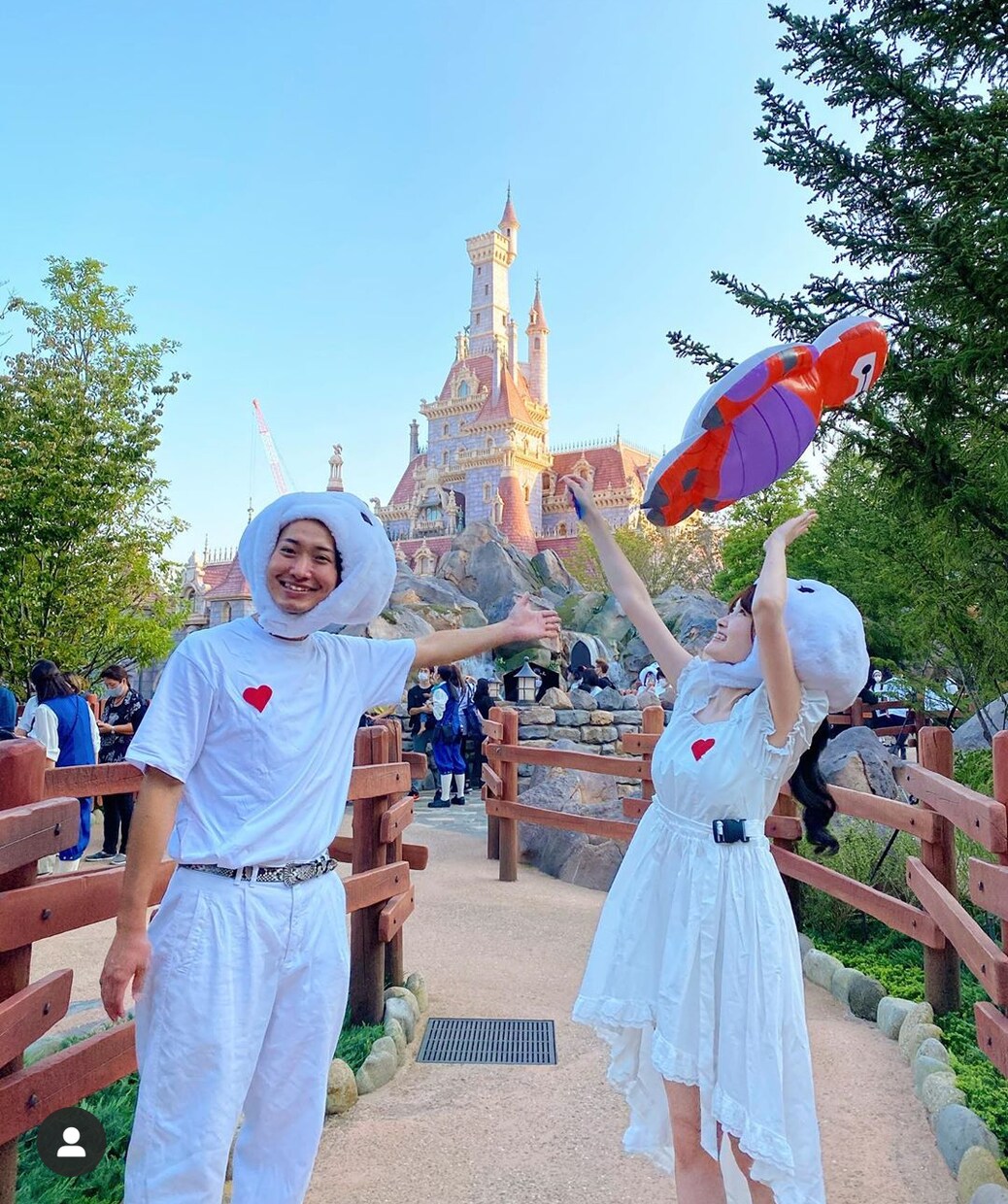 記念のお写真を、2人きりの写真に編集致します 背景の人などを編集してデータでお渡しします。 イメージ4